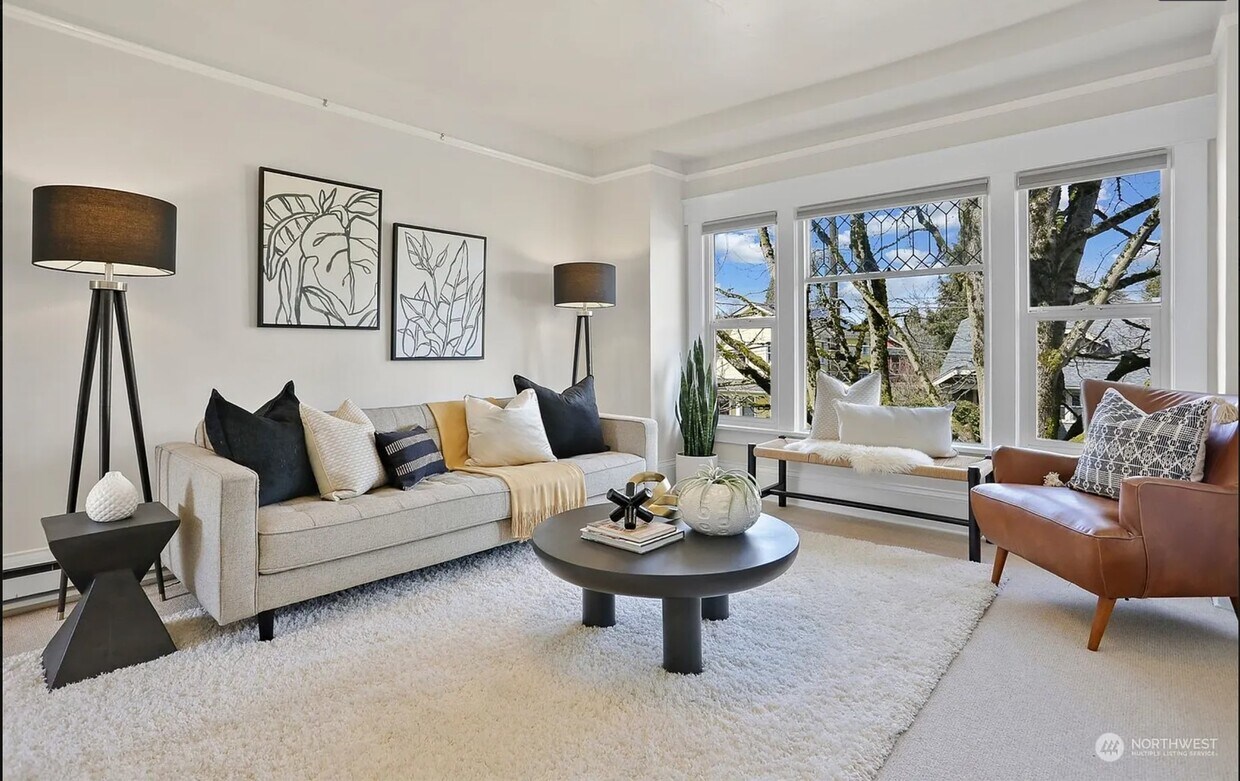 Primary Photo - 4757 Thackeray Pl NE
