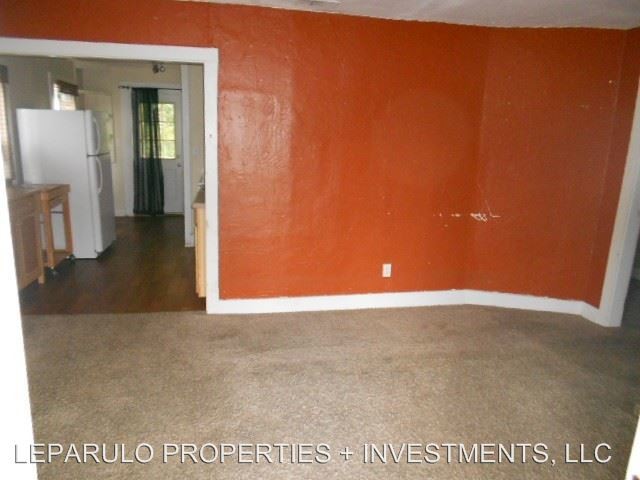Building Photo - 3 br, 1.5 bath House - 1021 Ellington Court