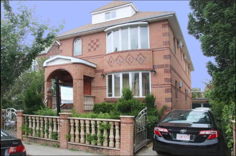 Primary Photo - 2133 E 17th St