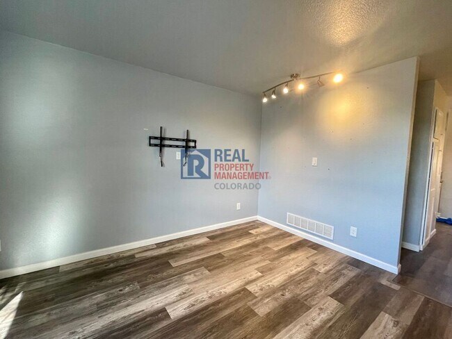 Foto del edificio - 805 Summer Dr