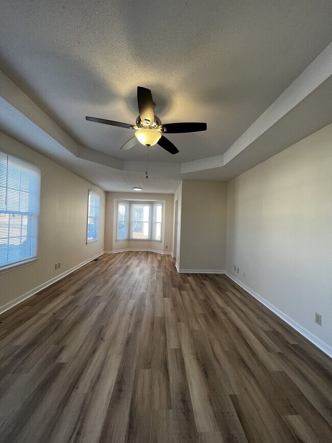 Foto del edificio - 585 Kathryn Ct