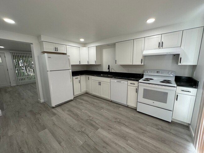 Foto del edificio - 1527 Santiam Rd SE