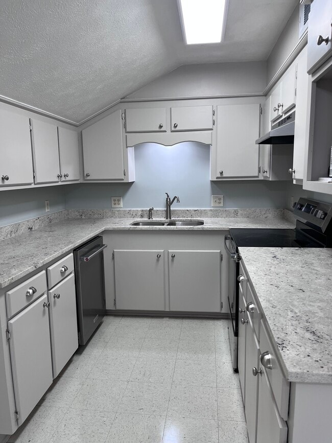 Building Photo - 36 Dogwood Ln