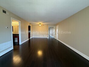 Building Photo - 3825 E Camelback Rd