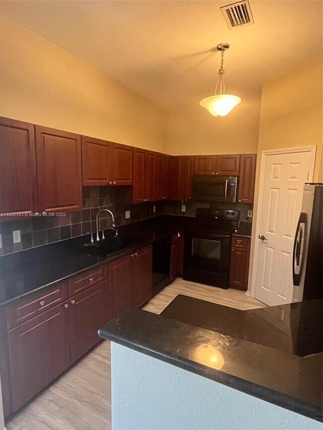 Foto del edificio - 2363 SE 16th Pl