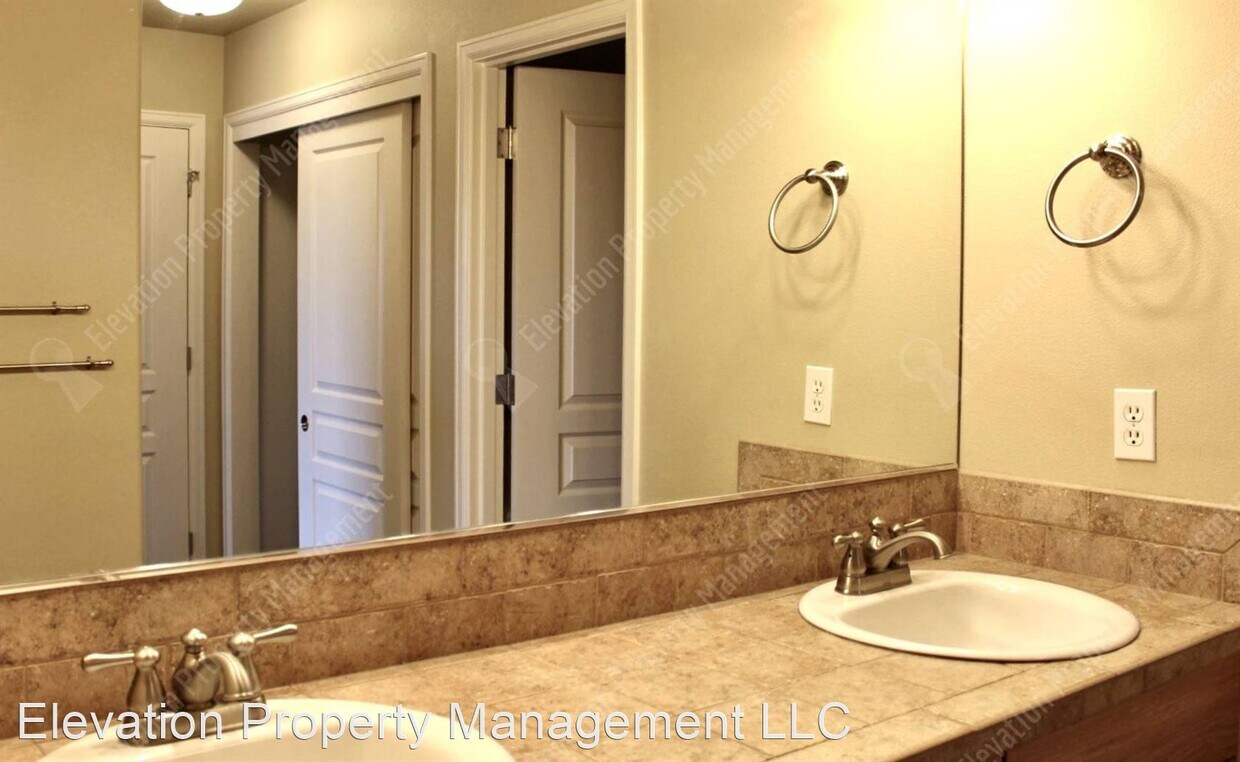 Foto principal - 3 br, 2.5 bath House - 20279 Schaeffer Dr