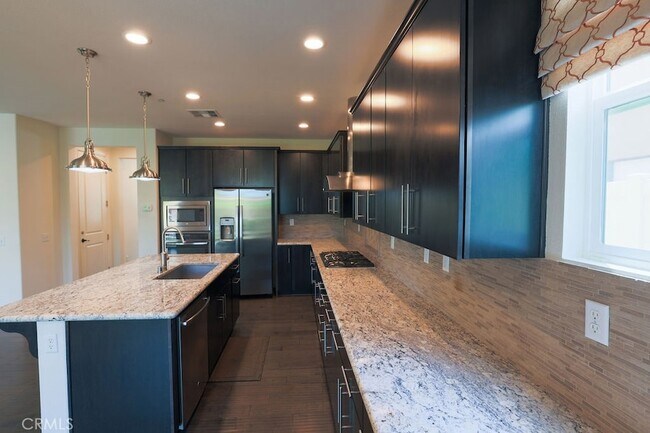 Foto del edificio - 3294 Ledgewood Cir