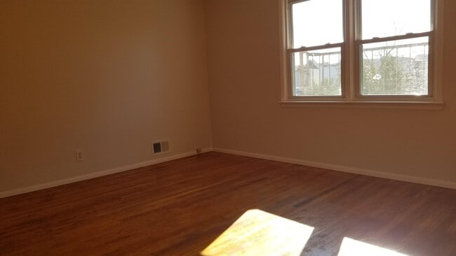 Building Photo - 14 Pavonia Ct