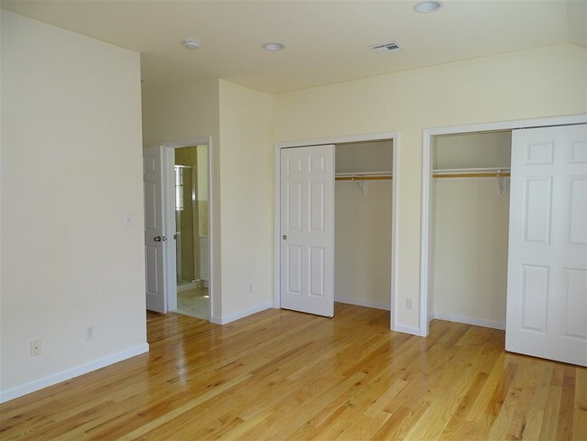 Building Photo - 153 Hobart Ave