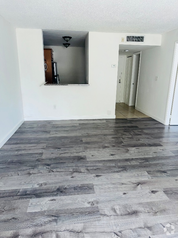 484 NW 165th St