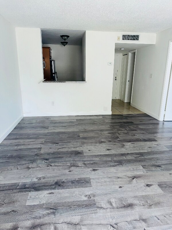 Foto principal - 484 NW 165th St