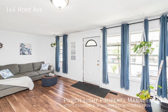 Photo du bâtiment - Excellent Family Home in Walkable Location