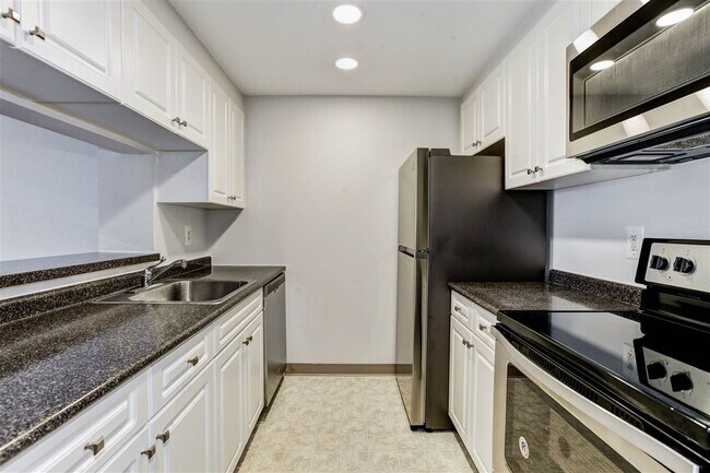 Building Photo - 65 2nd St
