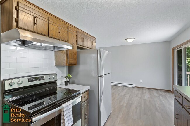 Building Photo - Spacious 4 Bedroom Home **Half Off October...