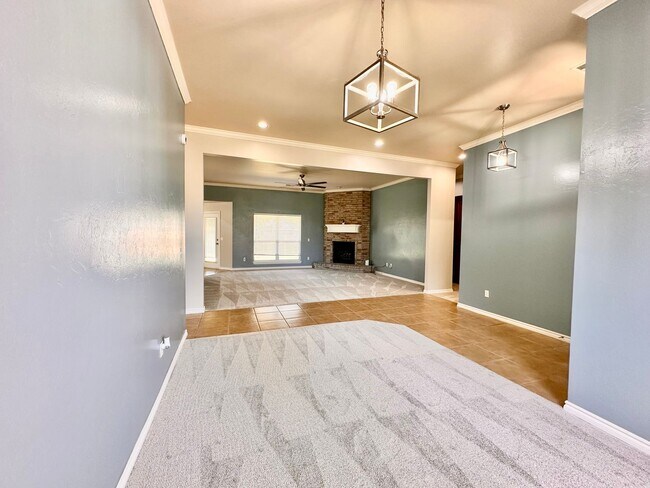 Foto del edificio - Spacious 3-Bedroom Home in Yukon! - Move in Deposit-Free! (If Qualified)