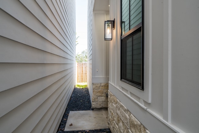 Building Photo - 6426 Highland Pine Ln