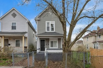 Building Photo - 112 S Cypress Ave