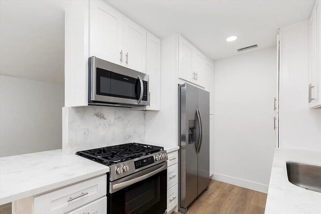 Building Photo - 9034 Hermosa Dr