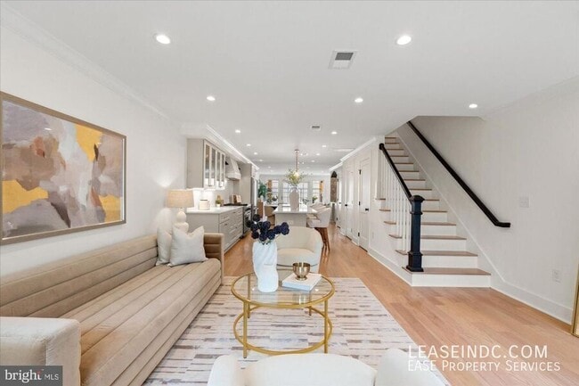 Foto del edificio - 1708 1/2 10th Street NW-