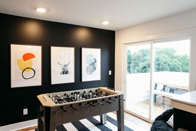 Building Photo - Gorgeous 3BR, 3.5Bath Nashville Home with ...