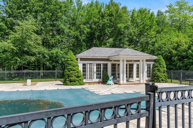 Building Photo - 35 Oakmont Dr