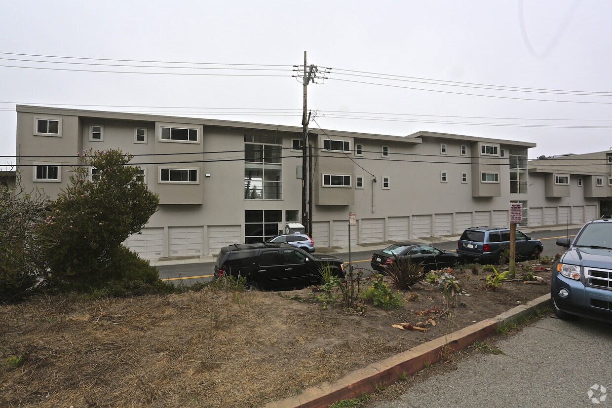 Building Photo - Burnett Apartments