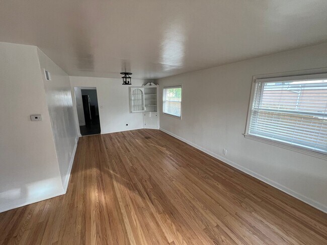 Foto del edificio - 4014 N Newhall St