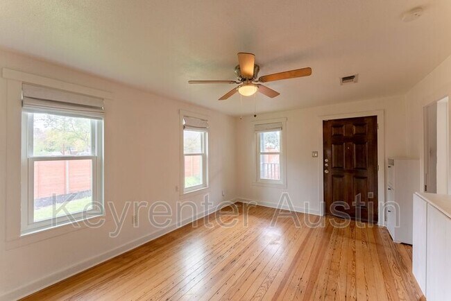 Building Photo - 1210 Coleto St