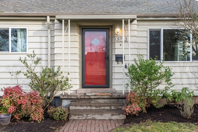 Building Photo - 5712 SE 62nd Ave-61st Ave Alley