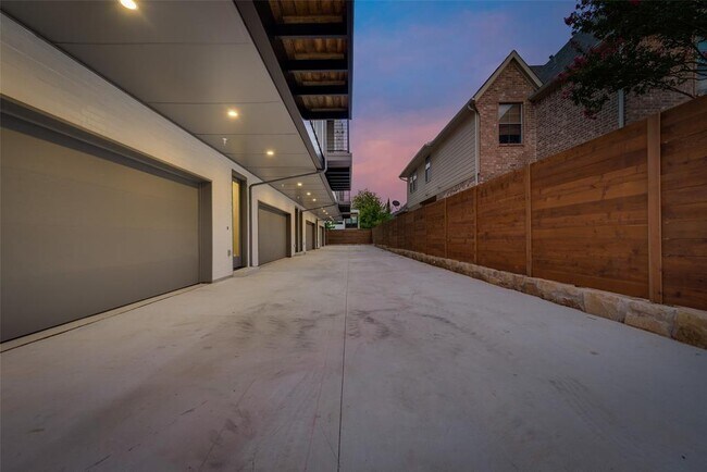 Foto del edificio - 5954 Lewis St