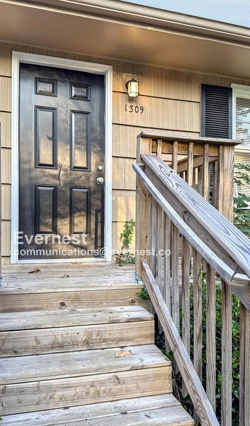 Primary Photo - 1309 5th Pl NW