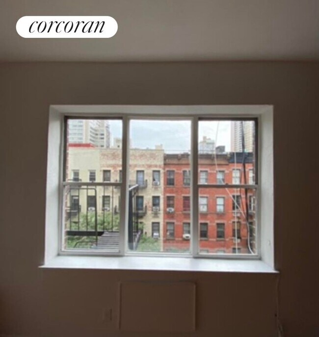 Foto del edificio - 443 E 83rd St