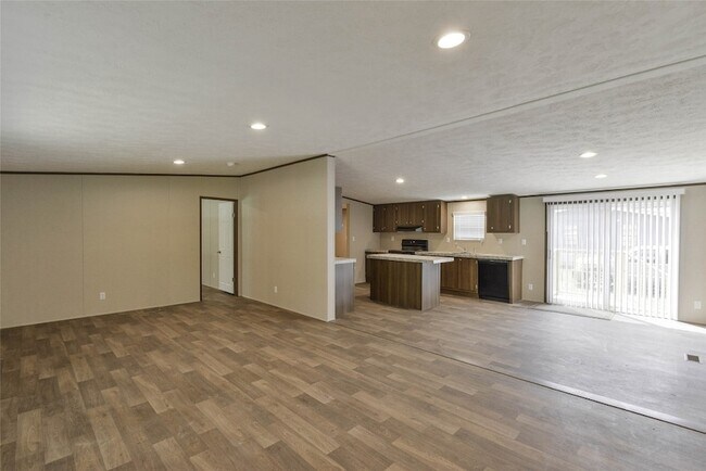 Foto del edificio - 25150 Faraway Ln