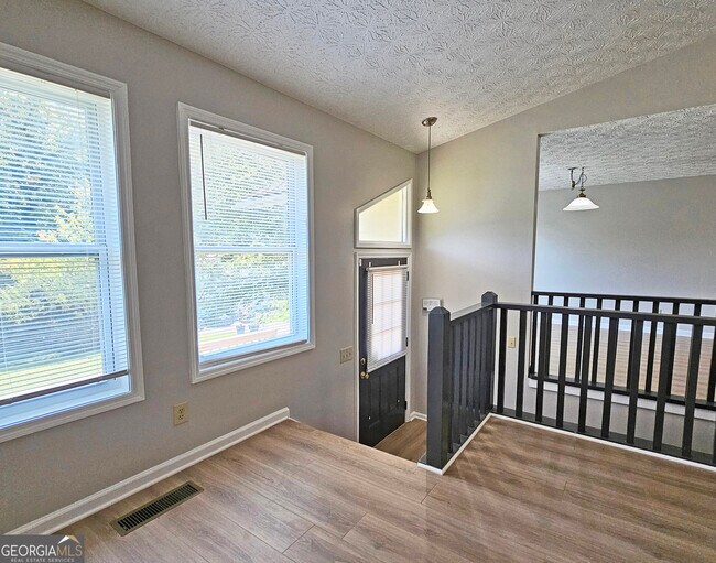 Building Photo - 5530 Deerfield Pl