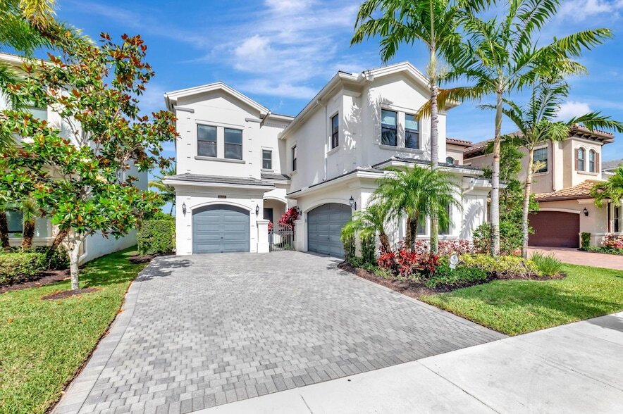 Foto principal - 16317 Cabernet Dr
