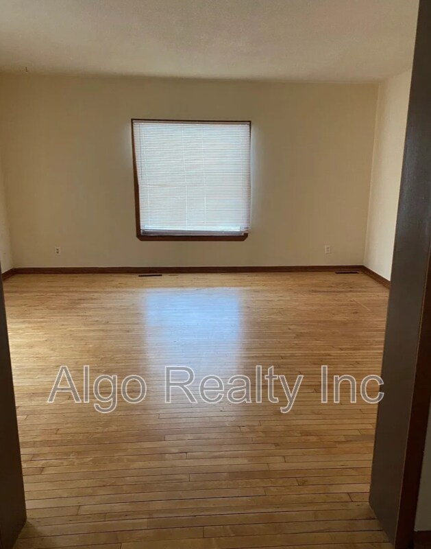 Foto del edificio - 4638 Camden Ave N