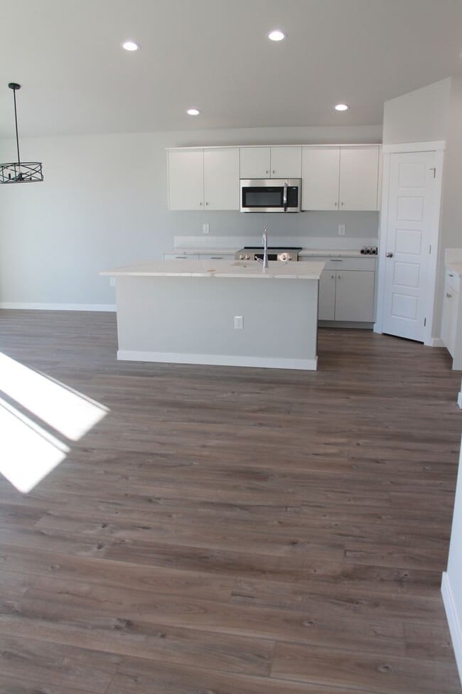 Building Photo - Welcome to Meridian!