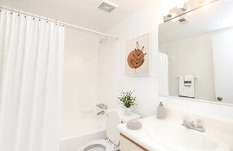 Building Photo - 6110 Cricklewood Dr