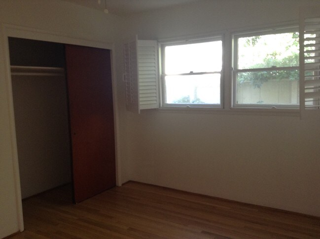 Building Photo - 604 Venezia Ave