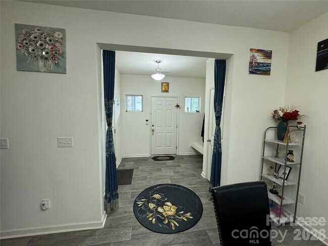 Foto del edificio - 574 Scotch Meadows Loop