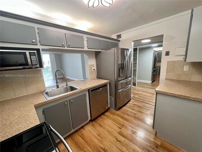 Photo - 1666 West Ave Apartment