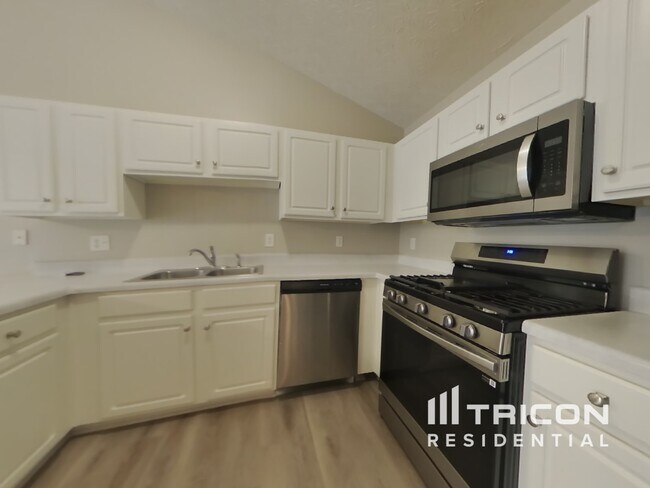 Foto del edificio - 239 Silver Ridge Dr