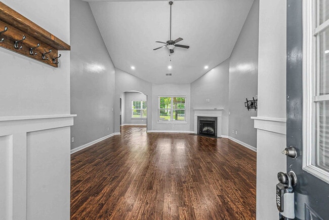 Building Photo - 125 Bridgeport Dr