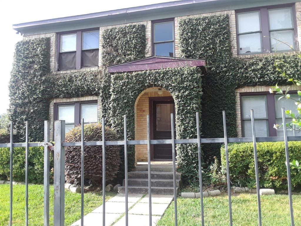 Primary Photo - 301 W Bell St