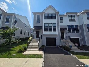 Building Photo - 15 E Cross Trail