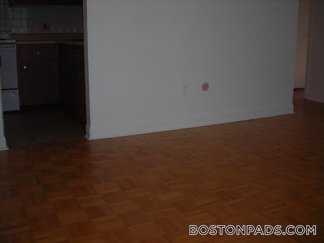 Building Photo - 524 Putnam Ave