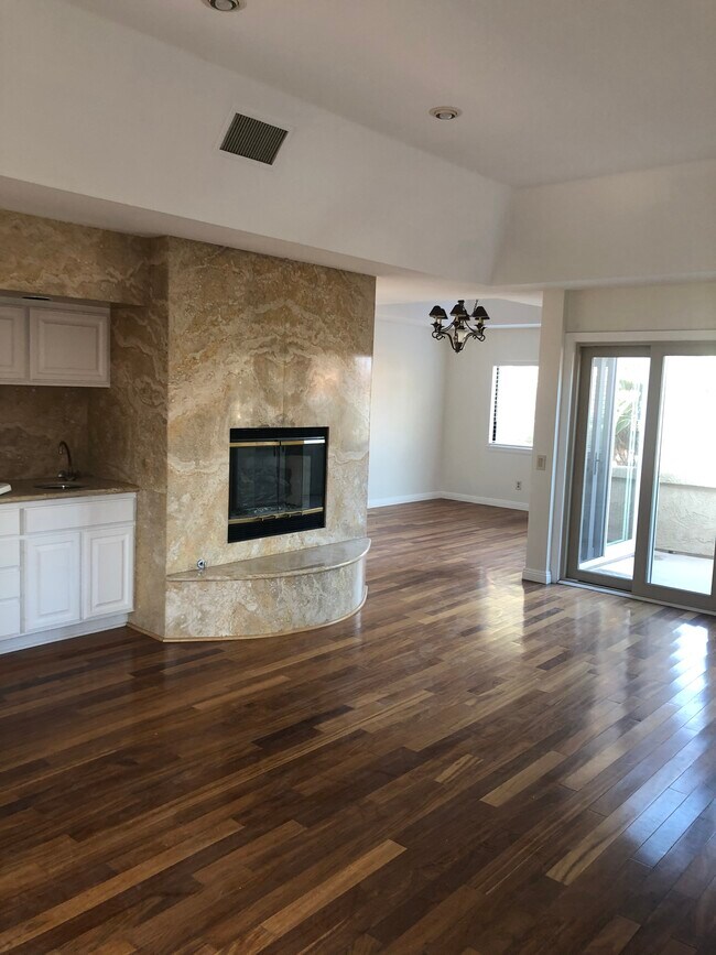 Wet Bar in Great Room - 37 Bridgetown Bnd