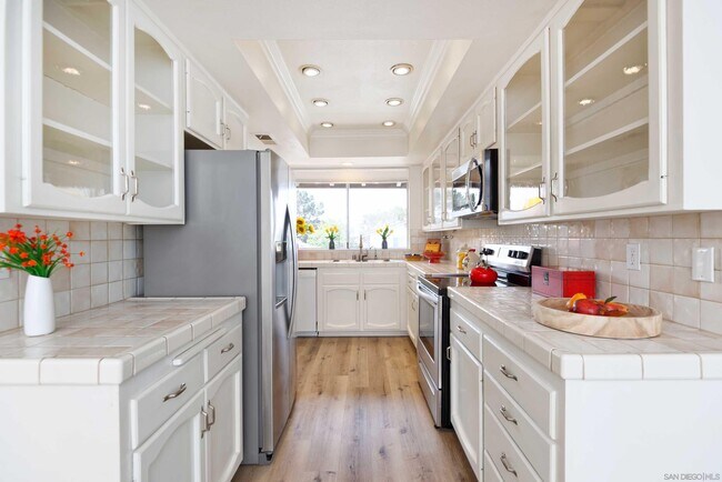 Building Photo - 105 Linares Ct