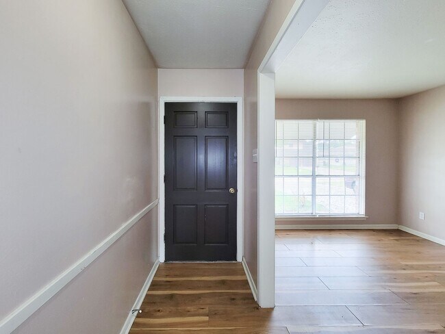 Building Photo - GREAT 3 BEDROOM 2 BATH HOME IN LEAGUE CITY. BIG BACKYARD AND LARGE DEN AREA.