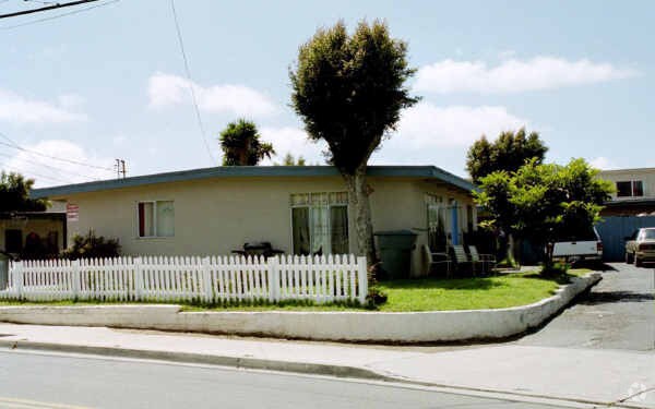 Building Photo - 716-730 N Citrus Ave